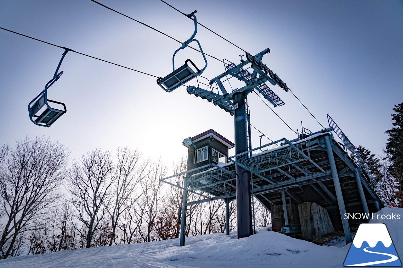 岩見沢 萩の山市民スキー場｜3連休最終日は穏やかなスキー日和。のんびりとローカルゲレンデで過ごす休日はいかがでしょう？